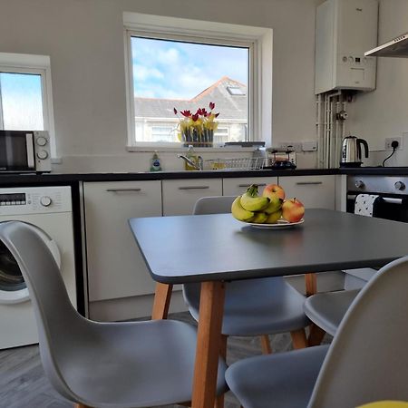 Radiant Accommodation Manor Lane Плимът Екстериор снимка